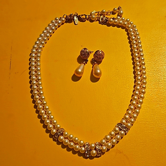 Curtural Pearl Nacklace w/Crystal & Goldtone Accents w/Earrings *Pierce Post - Picture 4 of 10